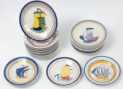 QUIMPER
Suite de 23 assiettes en faïence...