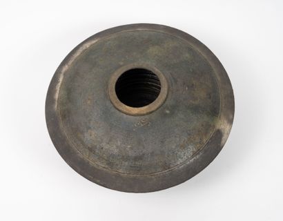 Vase.
Ceramic.
17 x 36 cm.
Firing defect...