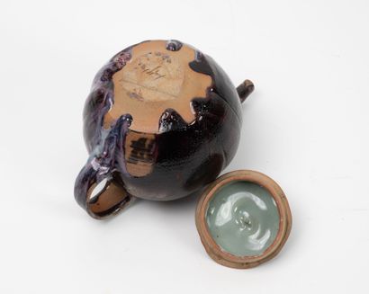 Claude CHAMPY (1944)
Teapot.
Enameled stoneware.
Signed...