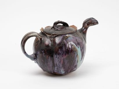 Claude CHAMPY (1944)
Teapot.
Enameled stoneware.
Signed...