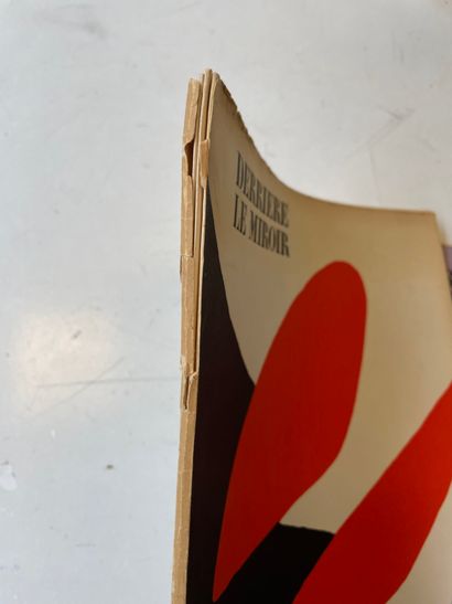DERRIERE LE MIROIR
Lot of 2 volumes:
-N°162,...