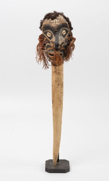 PAPOUASIE NOUVELLE-GUINEE
Bone dagger with...