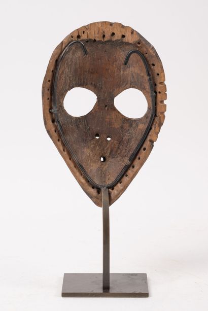 COTE D'IVOIRE
Dan style mask.
Wood.
20th...