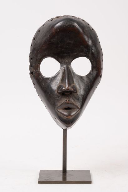 COTE D'IVOIRE
Dan style mask.
Wood.
20th...