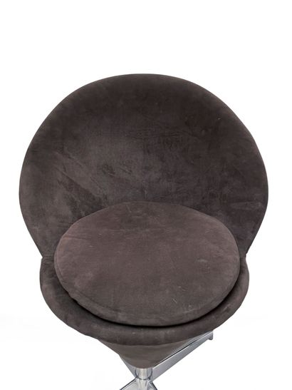 Pair of swivel chairs.
In the 