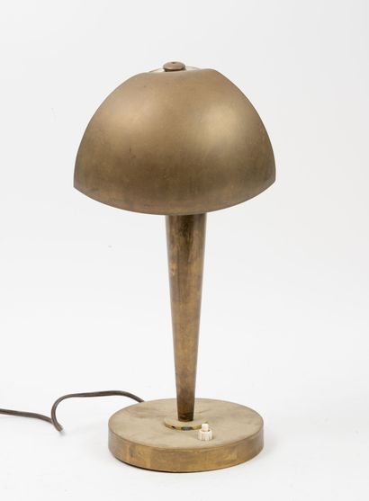 ATELIERS PERZEL
Table lamp. 
In brass on...