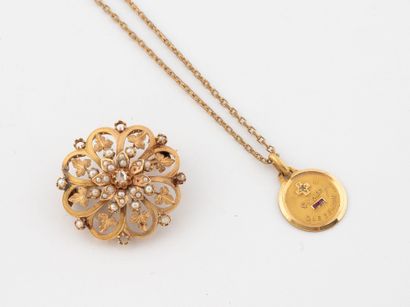 Lot in yellow gold (750) including :
- A...