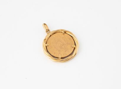 Pendentif en or jaune (750) orné d'une pièce...