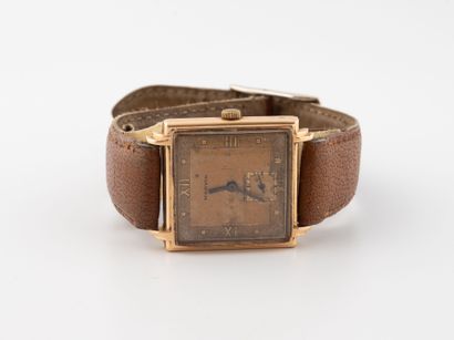 Men's wristwatch in yellow gold (585), square...