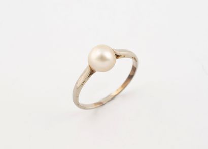 A white gold (750) ring set with a probably...
