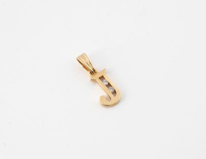 Pendentif en or jaune (750) en forme de J...