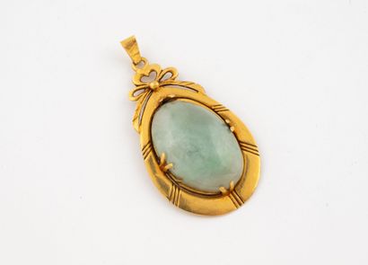 Pendentif de forme goutte en or jaune (750)...