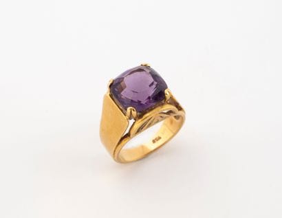 Yellow gold (585) signet ring set with a...