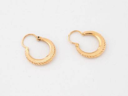 Pair of yellow gold (750) creoles with chased...