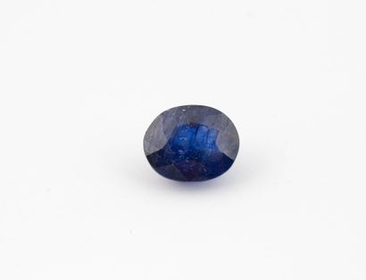 Oval-cut sapphire on paper.
Weight: 4.60...