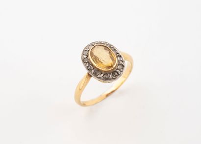 Yellow gold (750) and platinum (850) ring...