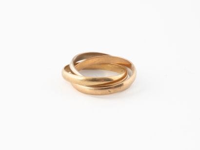 Bague trois anneaux en or de trois tons (750).
Poids...