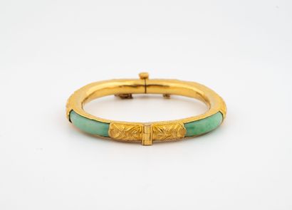 CHINE
Bracelet jonc en jade vert, monture...