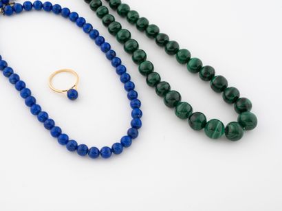 Lot comprenant :
- Une bague en or jaune...
