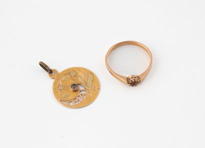 4
Lot in yellow gold (750) comprising : 
-...
