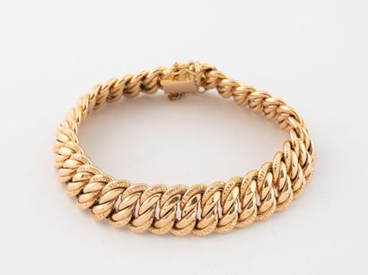 Bracelet gourmette en or jaune (750) à maille...