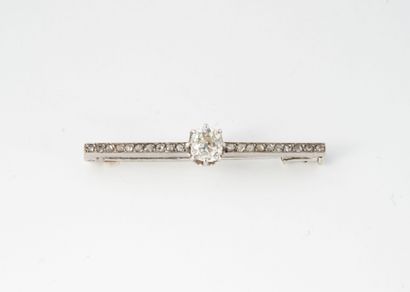 Broche barrette en or gris (750) et platine...
