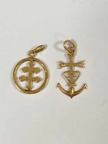 Set of two yellow gold (750) cross-shaped...