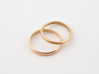 Two wedding bands in yellow gold (750), one...