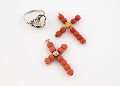 Three pieces of jewelry:
- Two gold (750)...