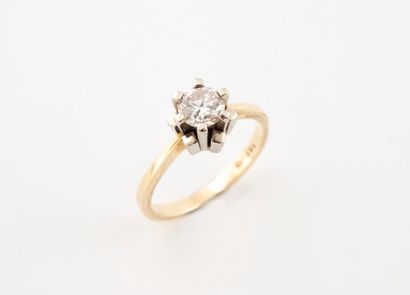 Bague solitaire en or jaune (585) et or blanc...