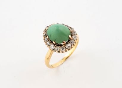 Yellow gold (750) ring set with a claw-set...