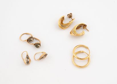 Lot of earrings in yellow gold (750) and...