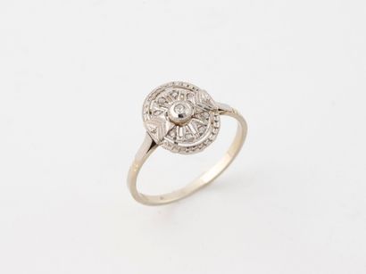 Bague en or gris (750) et platine (850) à...