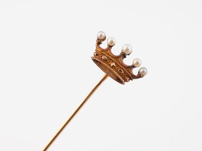 Yellow gold (750) crown tie pin set with...