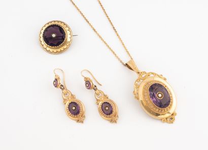 Half-set in yellow gold (750) with scrolls...