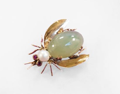 Petite broche insecte en or jaune (750) ornée...