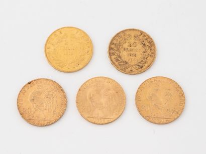 FRANCE,
Cinq pièces de 20 francs or à l'effigie...