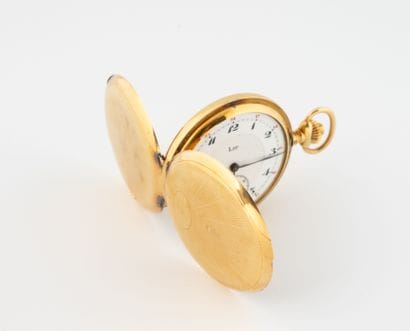 LIP
Soap box watch in yellow gold (750) with...