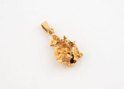 Pendentif en or jaune (750) façon pépite.
Poids...