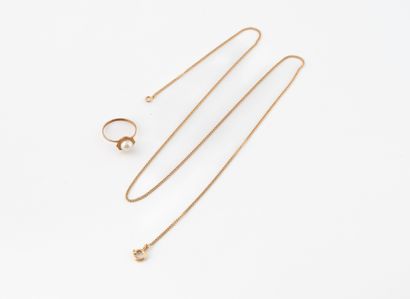 Lot in yellow gold (750) comprising:
- A...