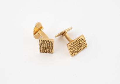 Pair of rectangular cufflinks in yellow gold...