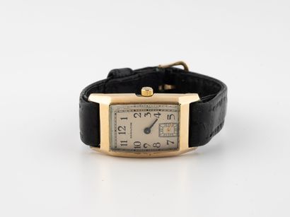 HAMILTON
Men's wristwatch. 
Rectangular case...