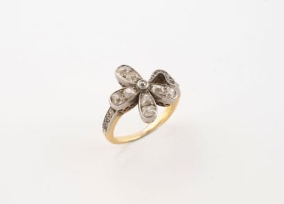 Yellow gold (750) and platinum (850) ring...