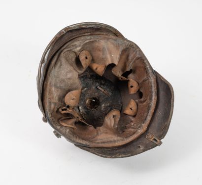 ALLEMAGNE
Model 1915 spiked helmet shell....