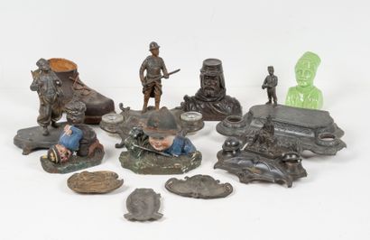 FRANCE
Lot de six encriers en régule ou plâtre...
