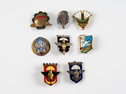 Huit insignes : CRA, CLA, GLA, génie para...