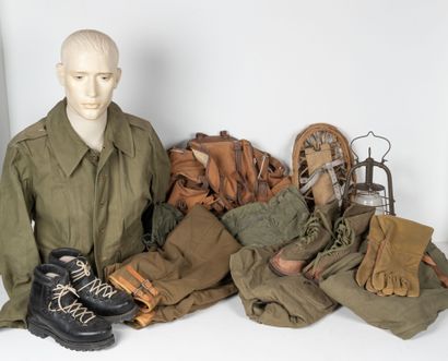 FRANCE
Lot d'uniformes français des troupes...