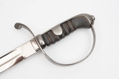 Deux sabres.
- un à garde à une branche,...