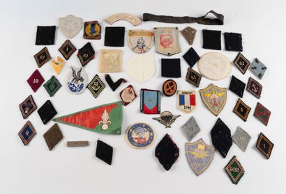 A large lot of fabric badges, including arm...
