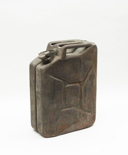 GB
Jerrycan B.M.B.
1944.
Oxydations et e...